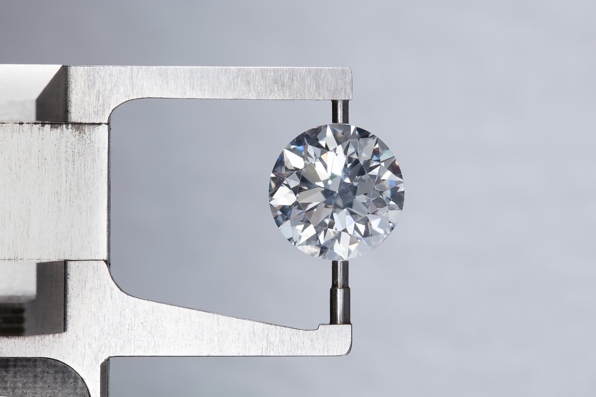 Expertise gemmologique diamant à Issy-les-Moulineaux